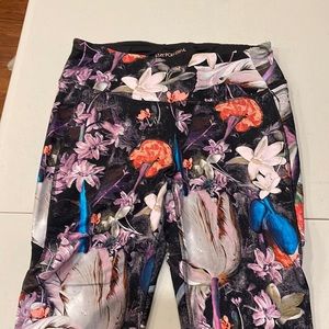 Size Medium Women Calia By Carrie Underwood leggings